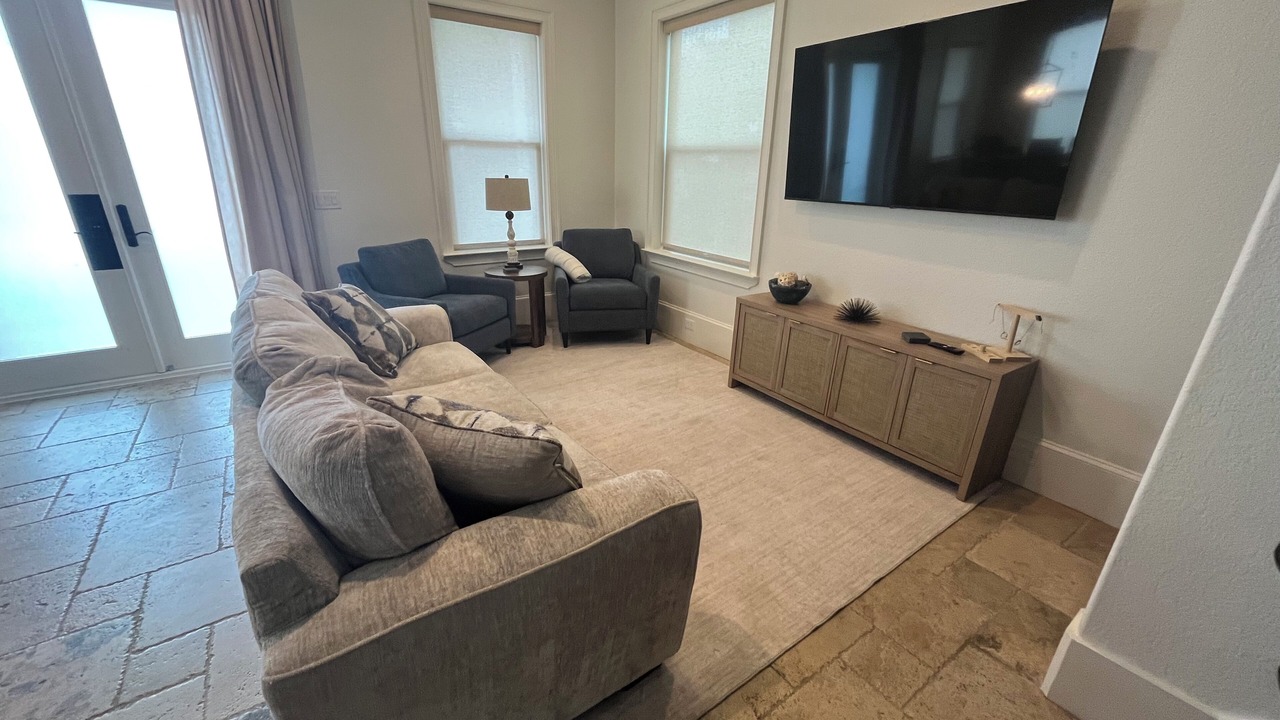 Photo of Livingroom in Clipper Cove