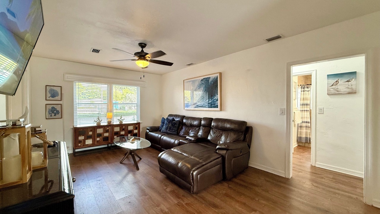 Photo of Livingroom in Dolphin Isles