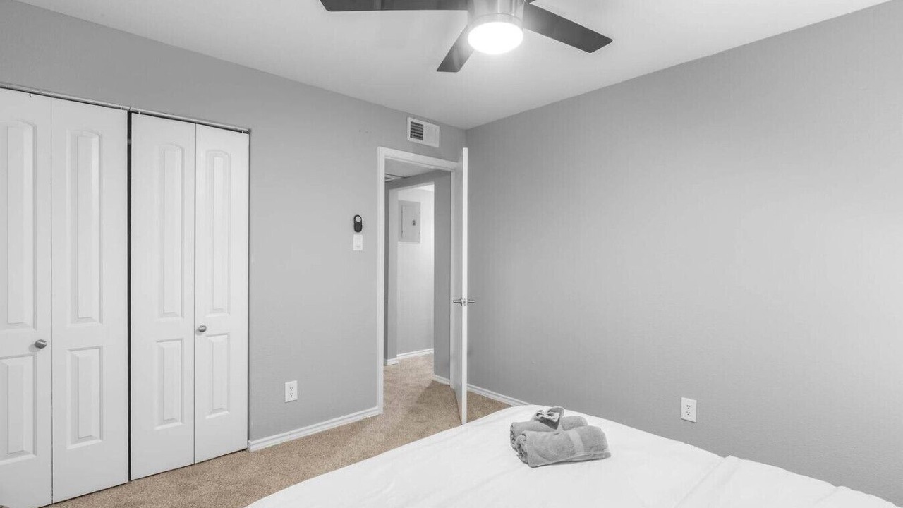 Photo of Bedroom in Central Arlington