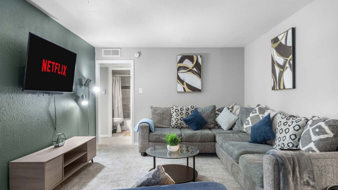 Photo of Livingroom in Central Arlington