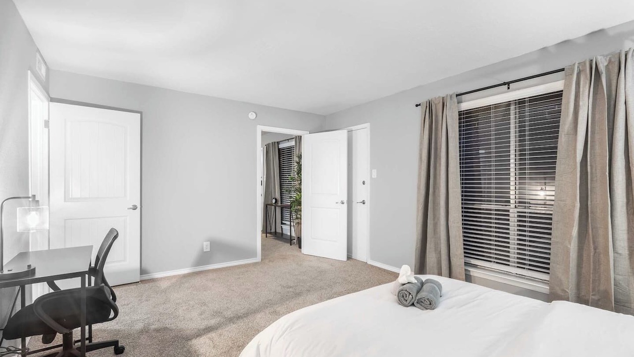 Photo of Bedroom in Central Arlington