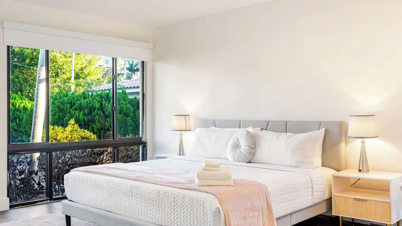 Photo of Bedroom in Hallandale Beach