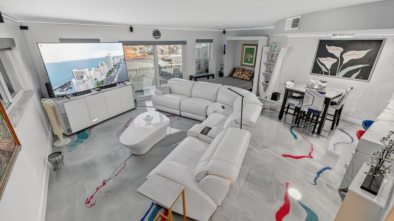 Photo of Livingroom in South Middle River