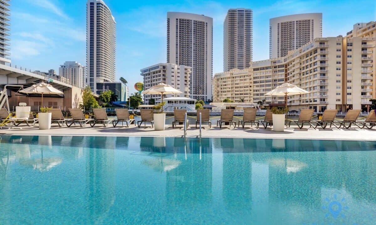 Photo of Outdoor in Hallandale Beach