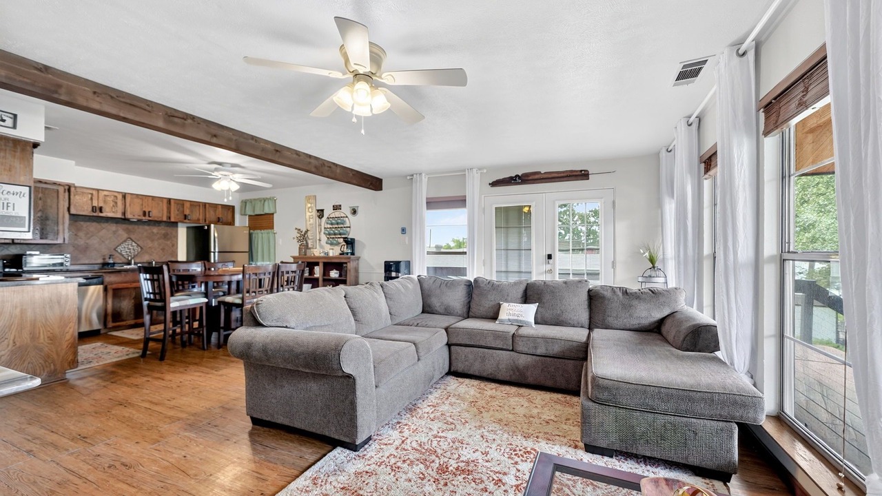 Photo of Livingroom in Quinlan