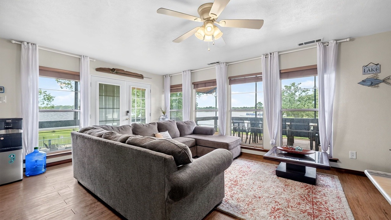 Photo of Livingroom in Quinlan