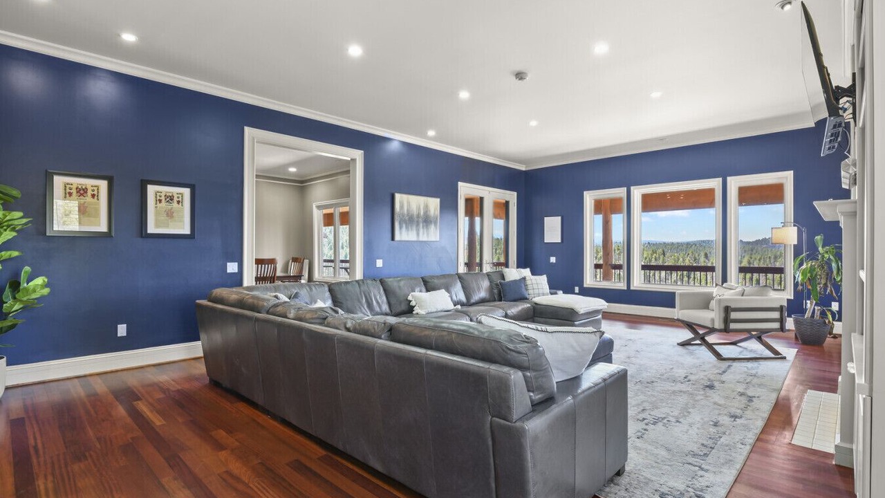 Photo of Livingroom in Divide