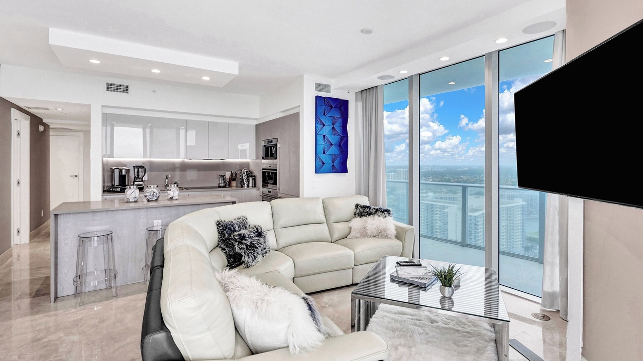 Photo of Livingroom in Hollywood South Central Beach