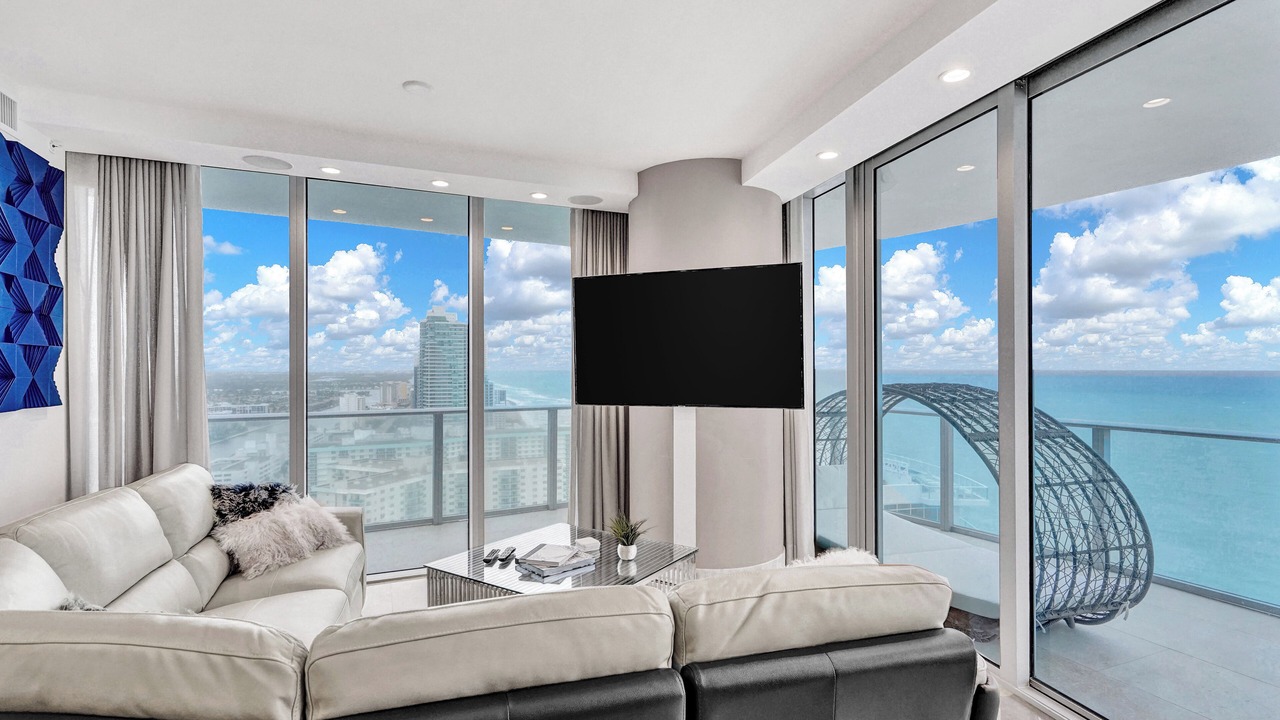 Photo of Livingroom in Hollywood South Central Beach