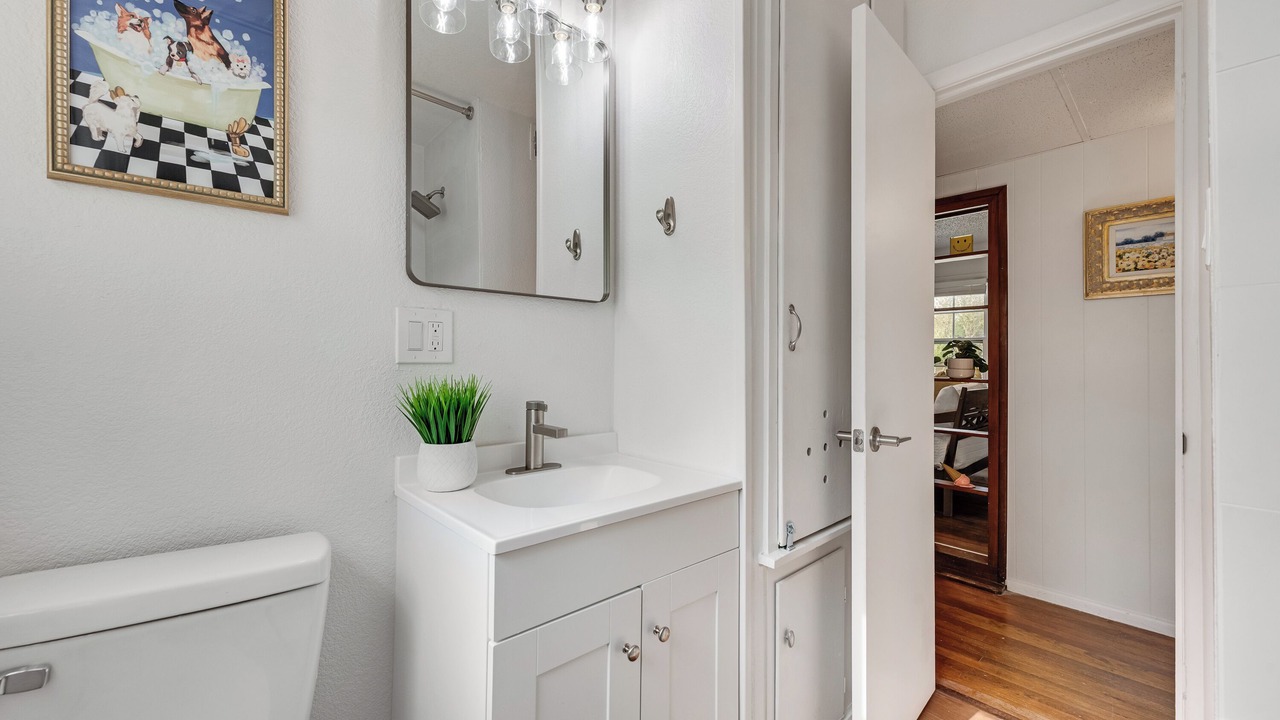 Photo of Bathroom in Central Arlington