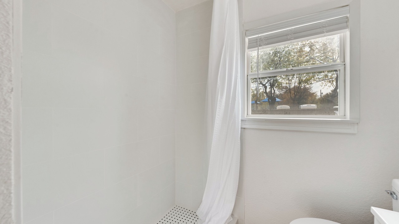 Photo of Bathroom in Central Arlington