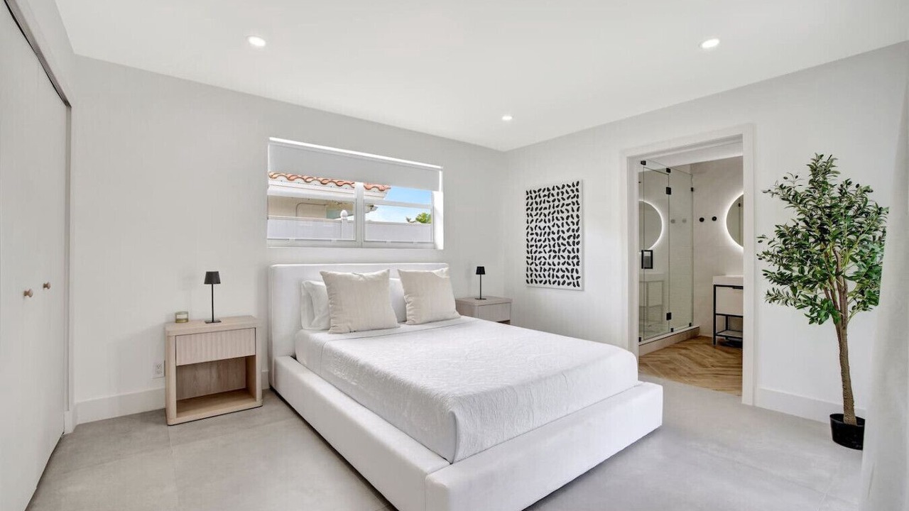 Photo of Bedroom in Coral Ridge Isles
