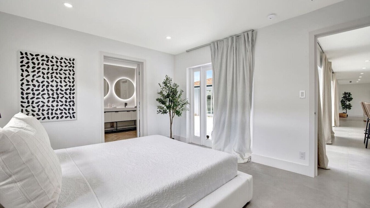 Photo of Bedroom in Coral Ridge Isles