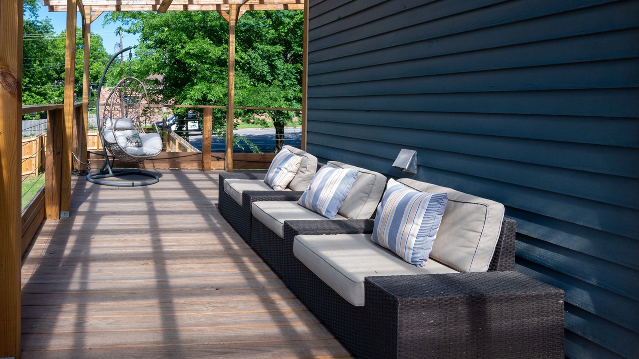 Photo of Patio Balcony in East of Broadway