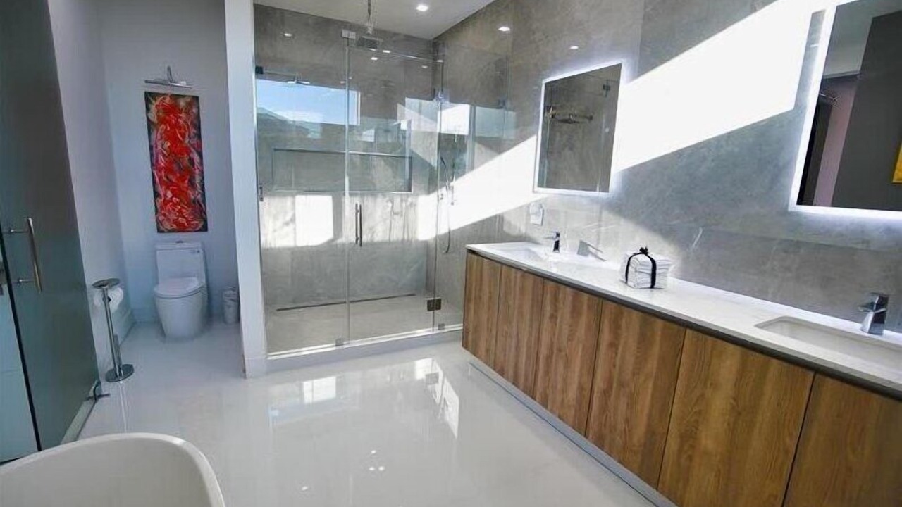 Photo of Bathroom in Birch Park Finger Streets