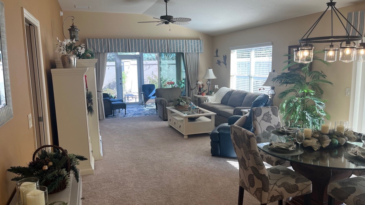 Photo of Livingroom in Village of Collier