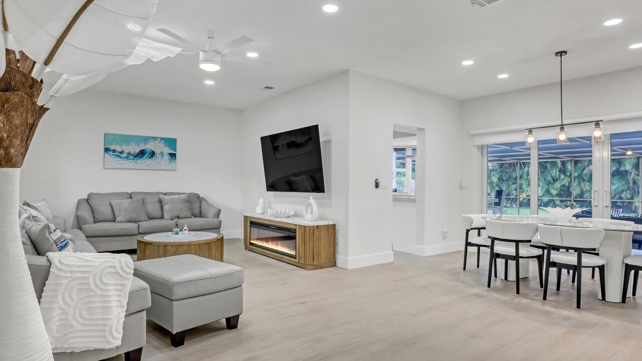 Photo of Livingroom in Hunt Club