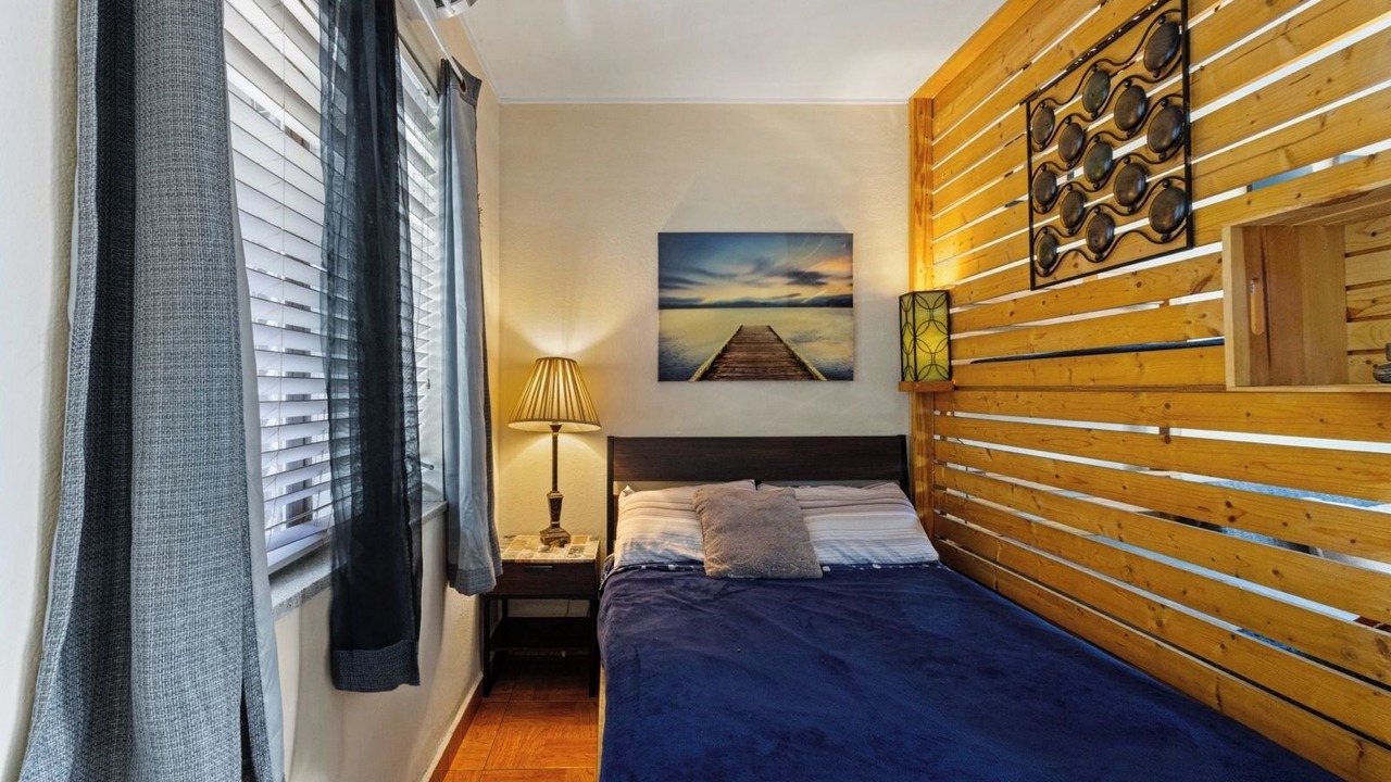 Photo of Bedroom in Downtown Hollywood