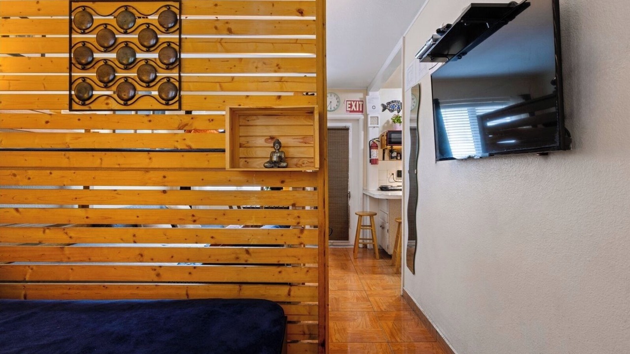 Photo of Bedroom in Downtown Hollywood