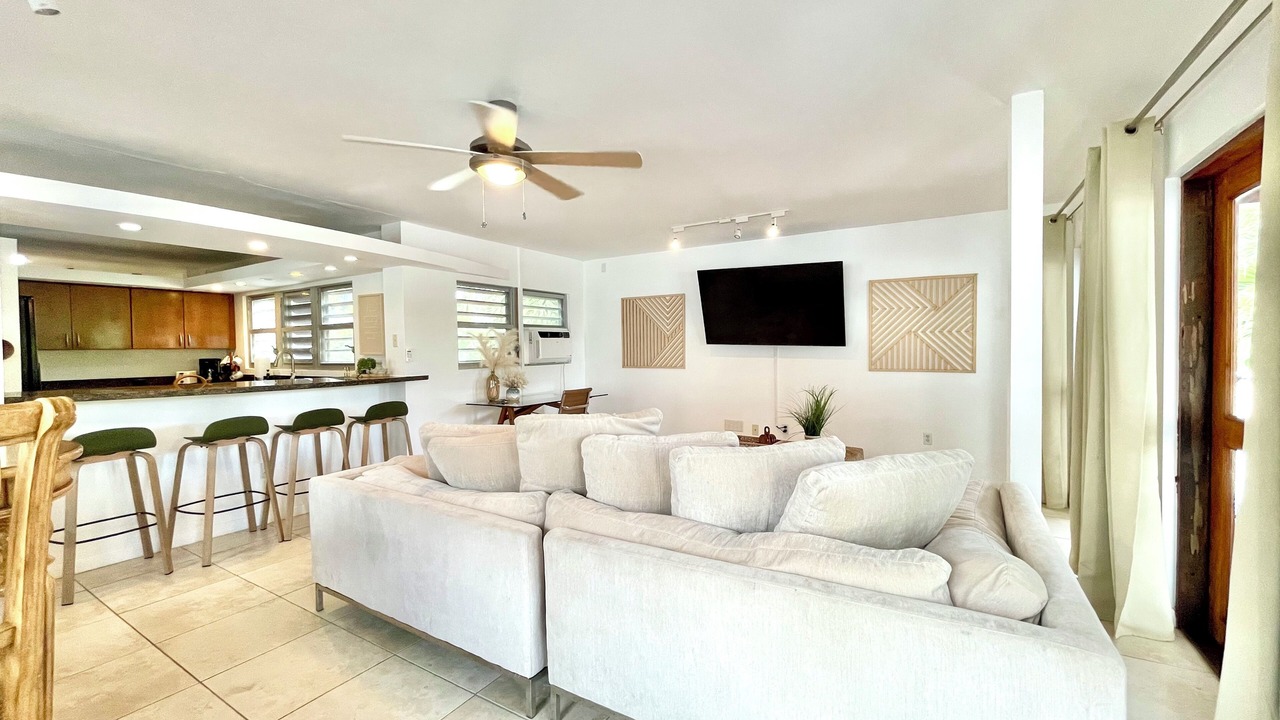 Photo of Livingroom in Lauderdale Beach
