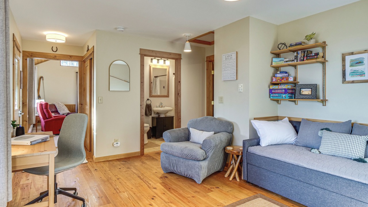 Photo of Livingroom in Warm Springs