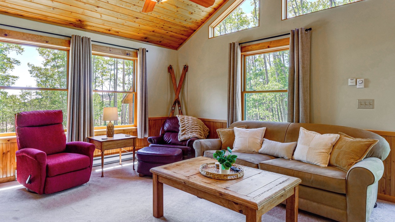 Photo of Livingroom in Warm Springs