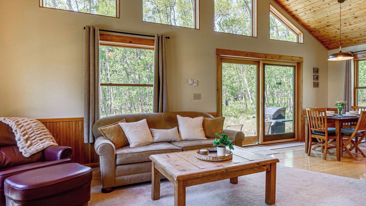 Photo of Livingroom in Warm Springs