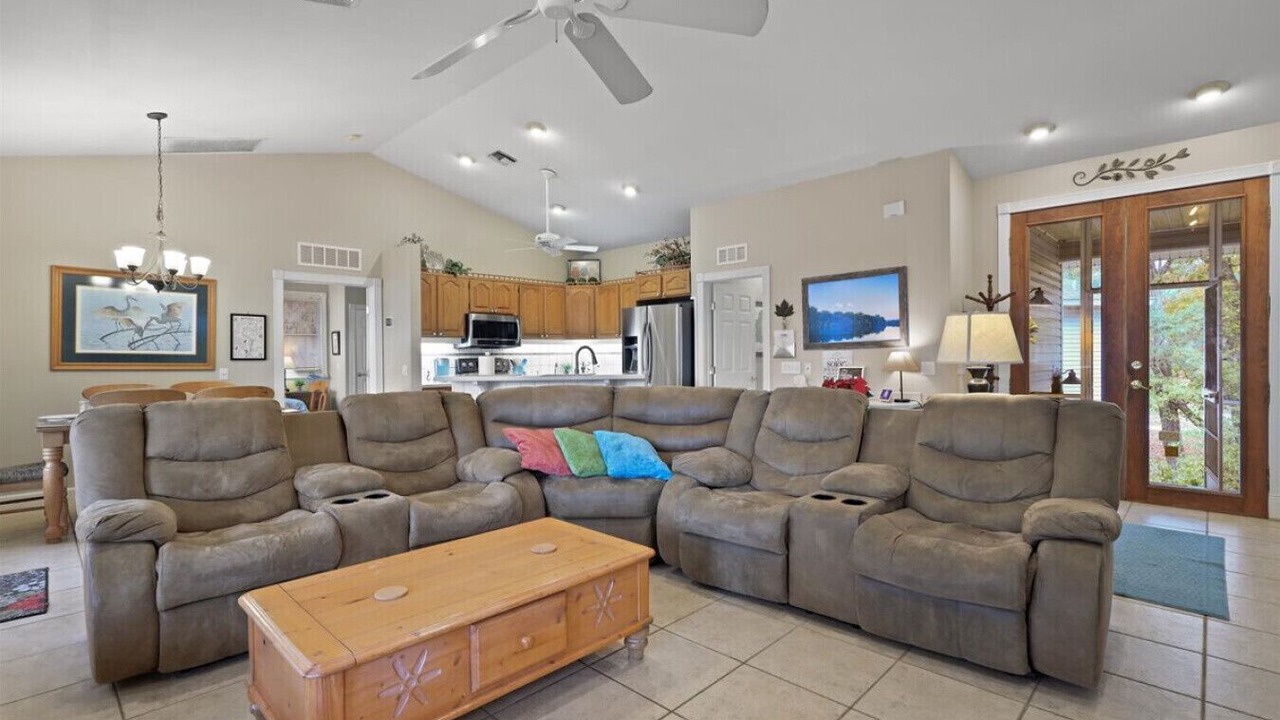 Photo of Livingroom in Bell