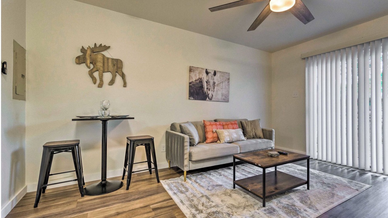 Photo of Livingroom in Capital View
