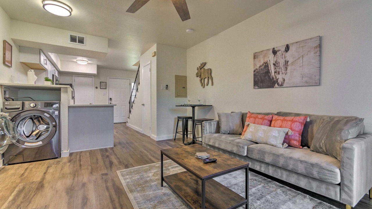 Photo of Livingroom in Capital View