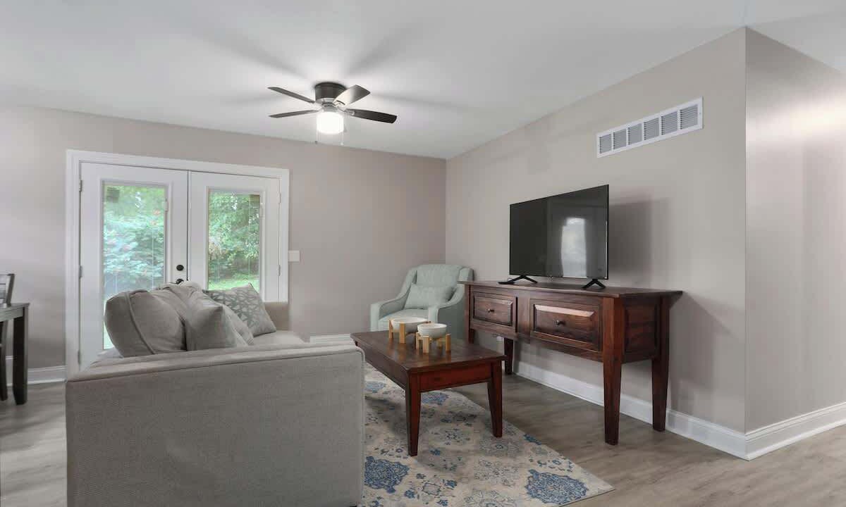 Photo of Livingroom in Overland Park