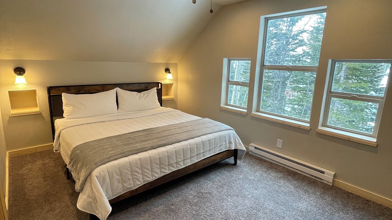 Photo of Bedroom in Garfield