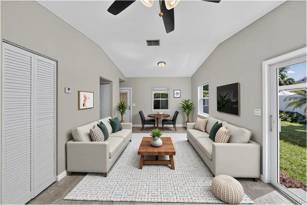 Photo of Livingroom in Poinsettia Heights