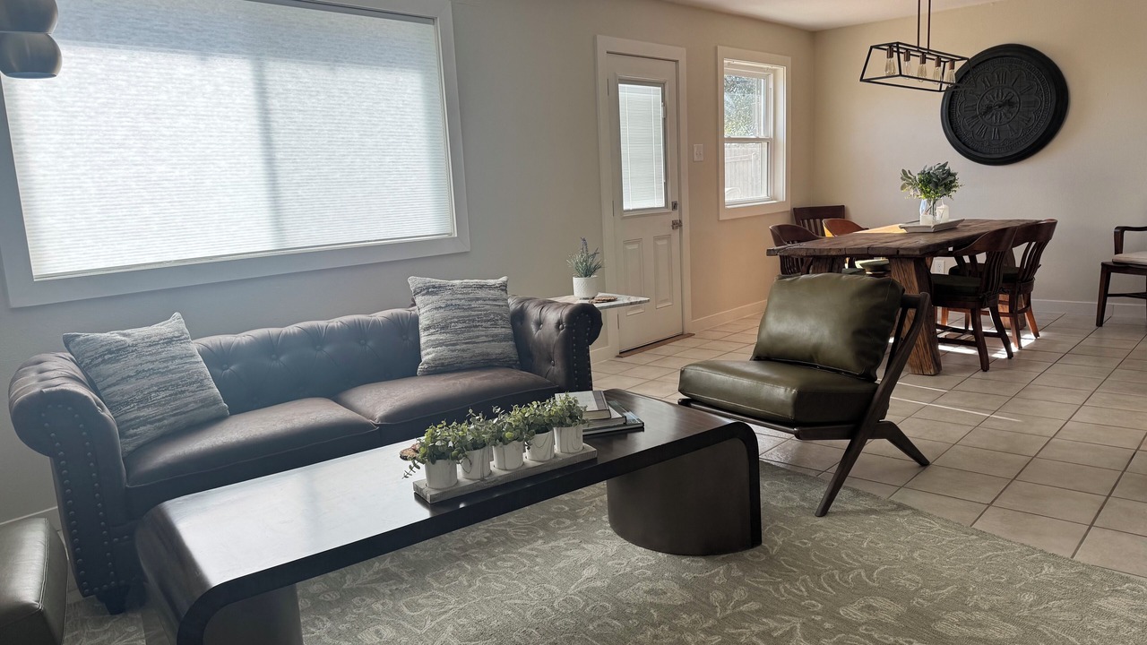 Photo of Livingroom in Midland
