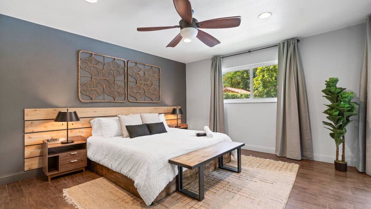 Photo of Bedroom in Ludlam