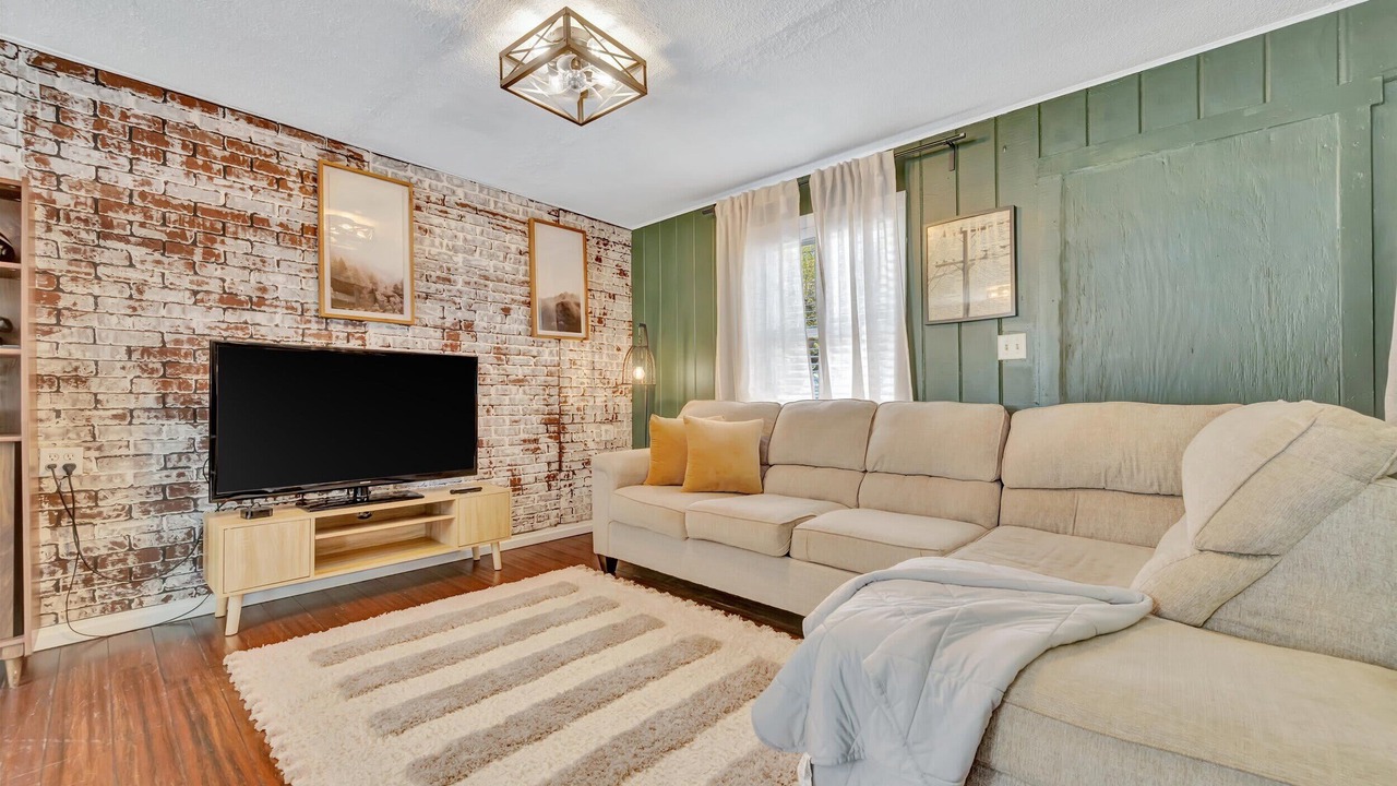 Photo of Livingroom in Parkland Estates