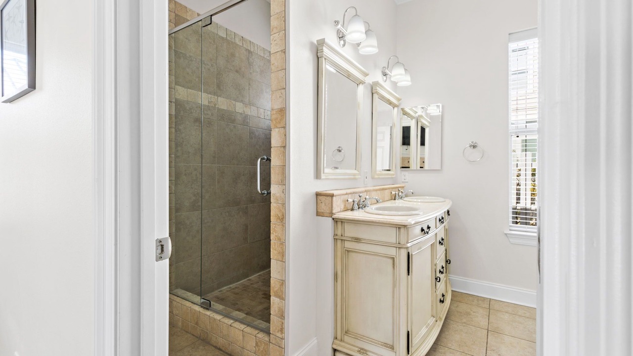 Photo of Bathroom in Clipper Cove