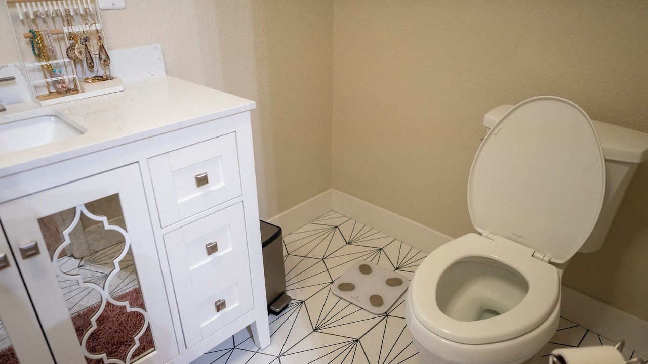 Photo of Bathroom in Jefferson Park