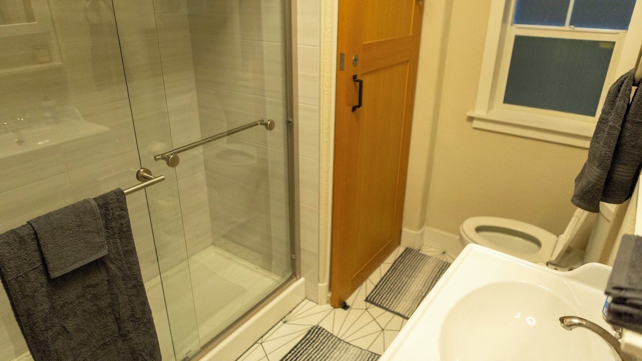 Photo of Bathroom in Jefferson Park