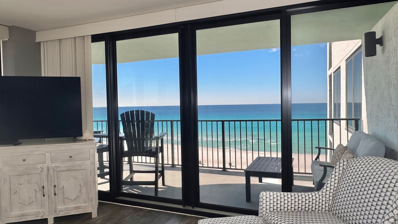 Photo of Livingroom in Biltmore Beach