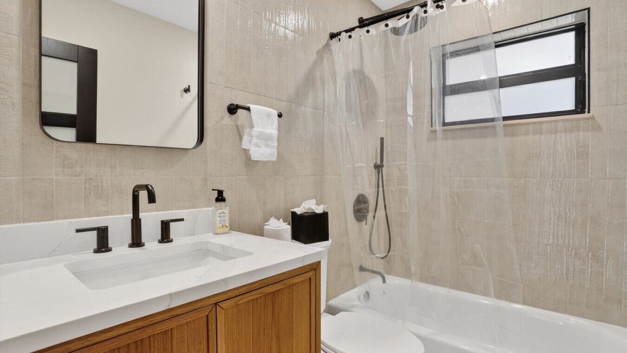 Photo of Bathroom in Garden Isles