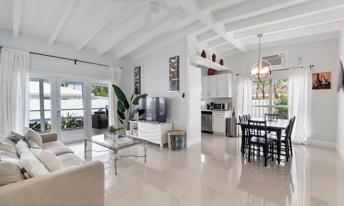 Photo of Livingroom in Dolphin Isles