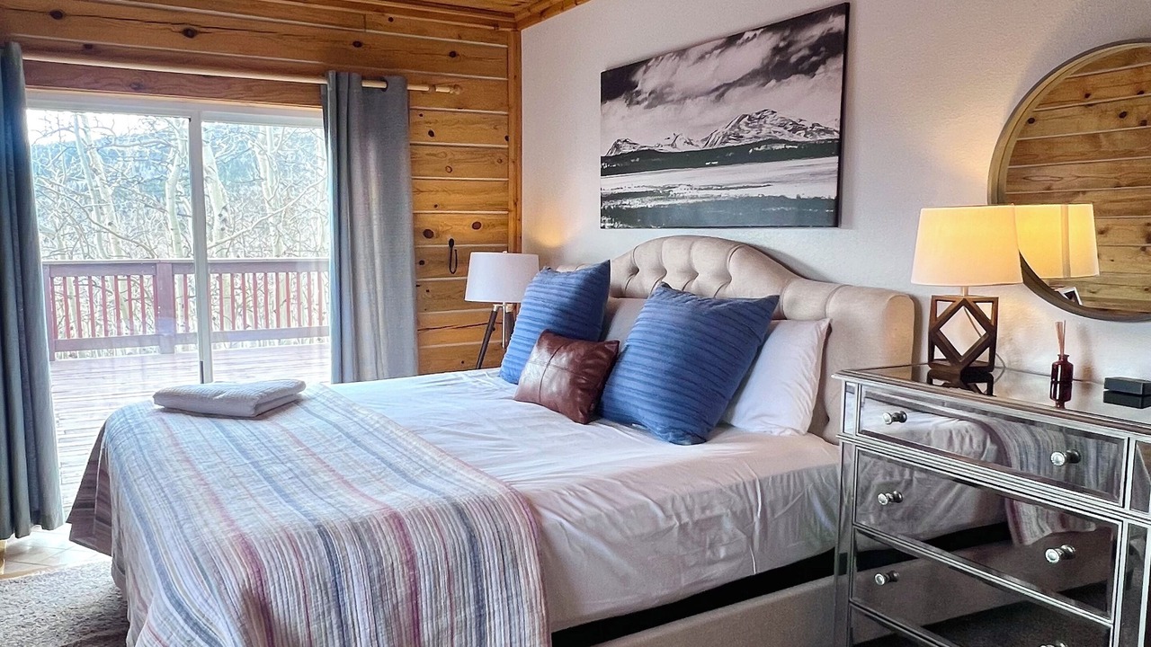 Photo of Bedroom in Warm Springs