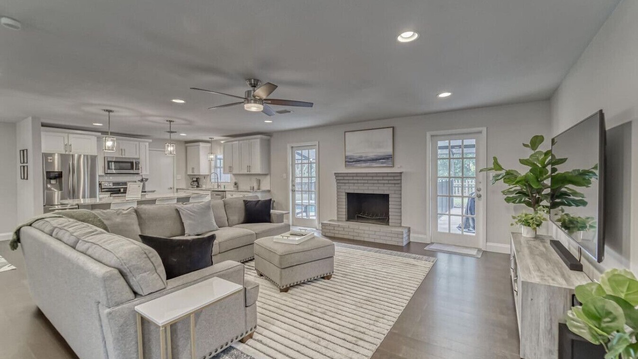 Photo of Livingroom in Carrollwood