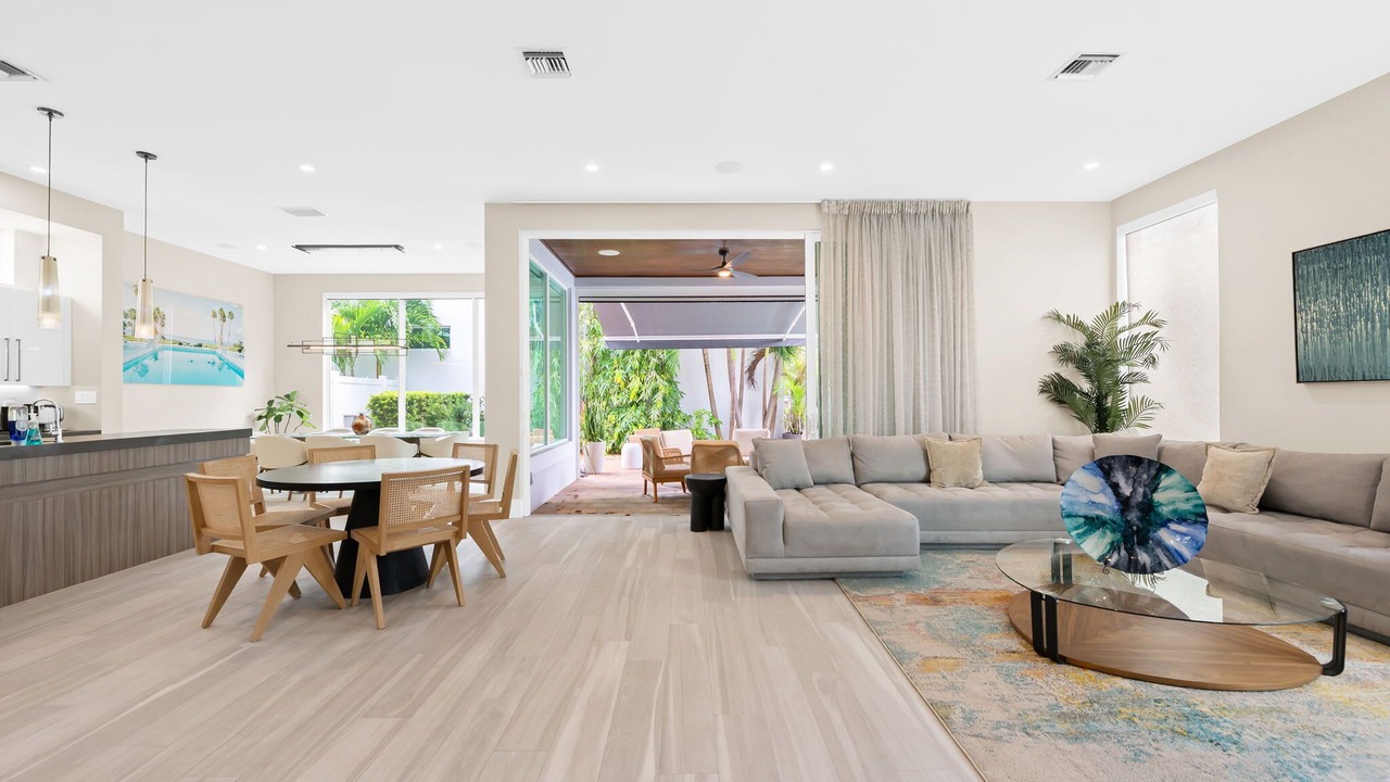 Photo of Livingroom in Dolphin Isles