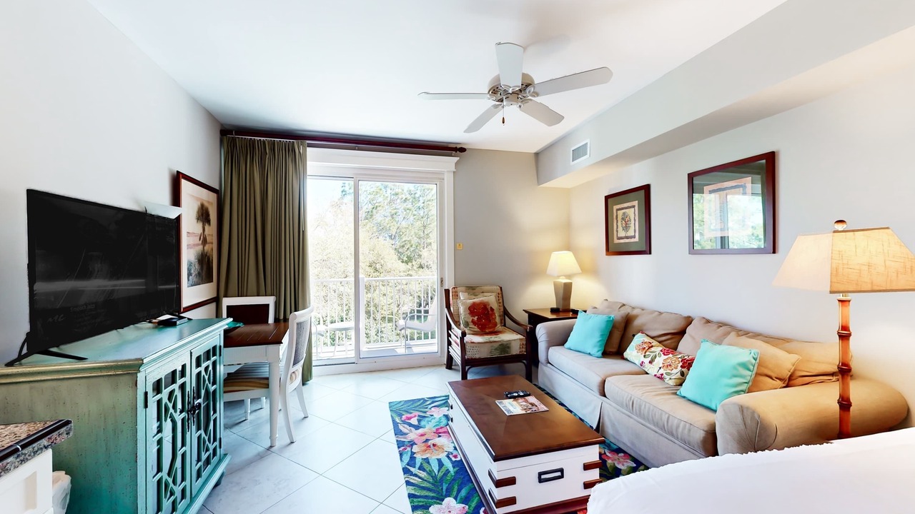 Photo of Livingroom in Baytowne Wharf