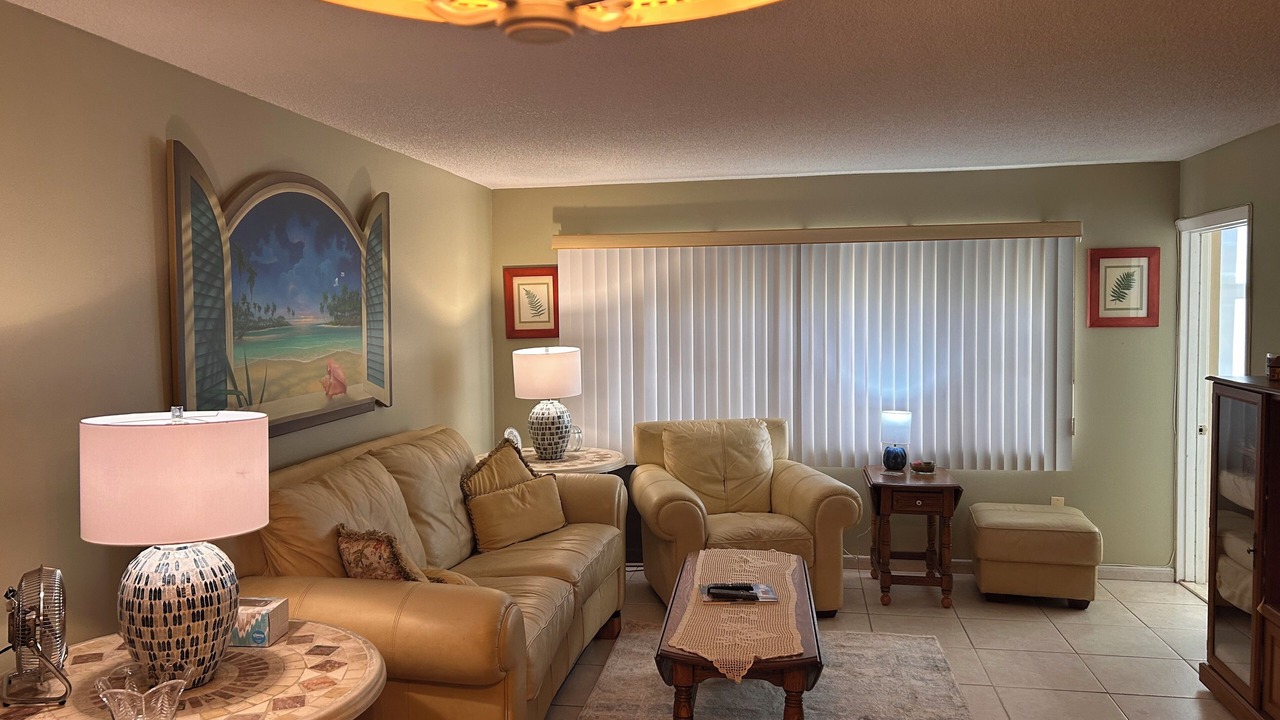 Photo of Livingroom in Hallandale Beach