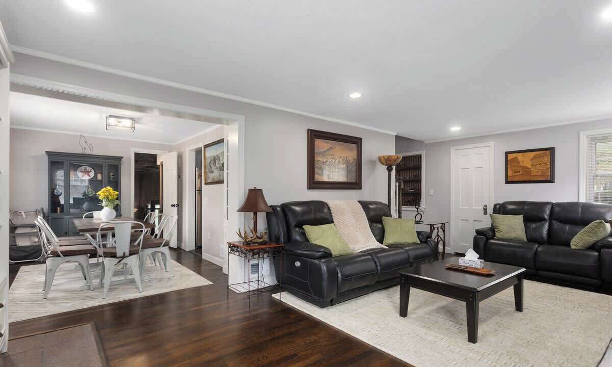 Photo of Livingroom in Merriam