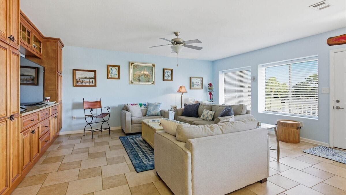 Photo of Livingroom in Panacea