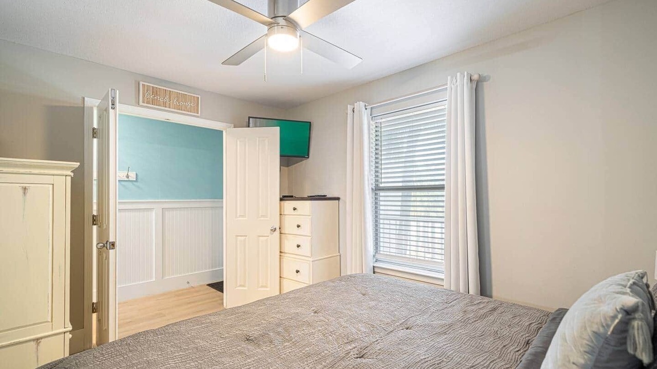 Photo of Bedroom in Crystal Beach